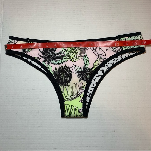 Sz. Lg Akela Surf reversible bikini bottom NWOT - Picture 2 of 16